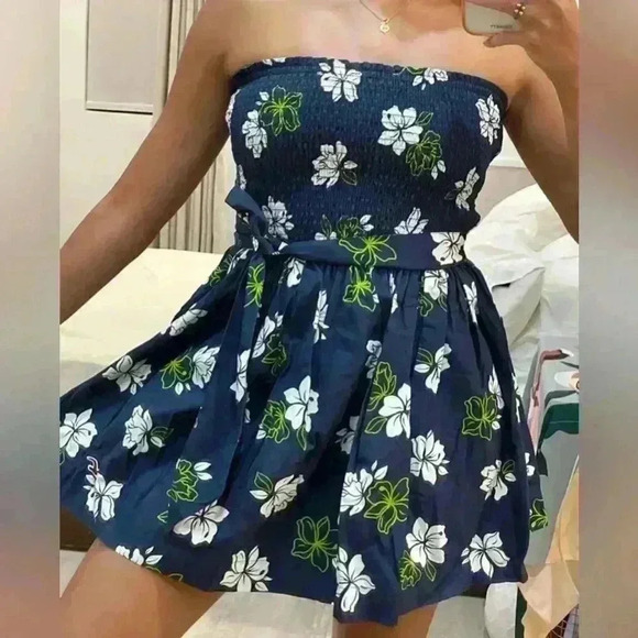 Women’s Y2K Hollister  Floral Smocked Tube Dress Size Small - Picture 3 of 8